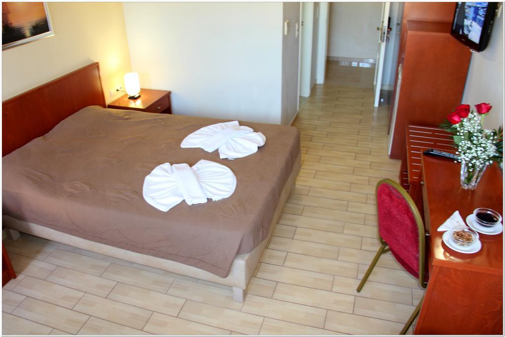 Agelia Beach Hotel Sfakaki Exterior photo